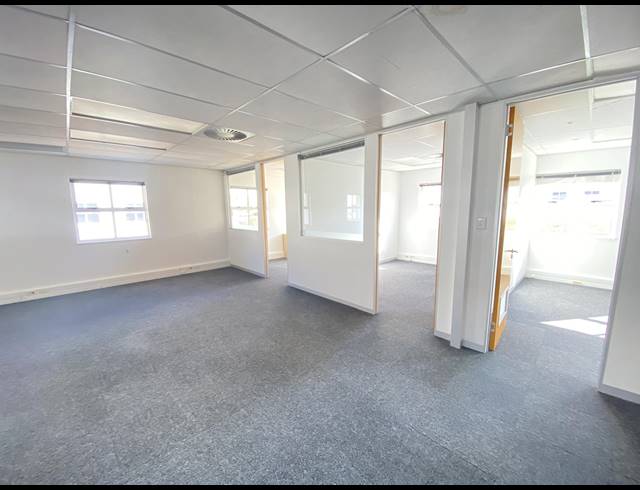 137M² OFFICE TO LET IN STEENBERG